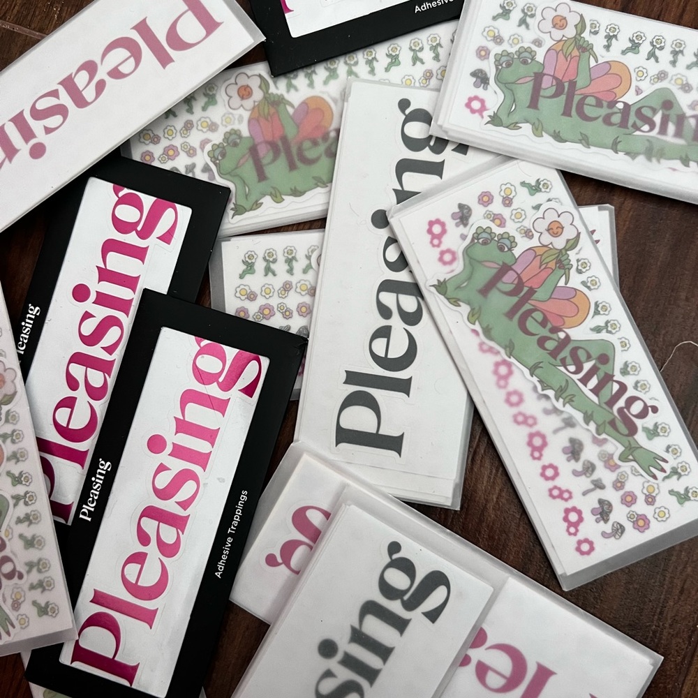 6 Pleasing nail stickers + Tote Bag